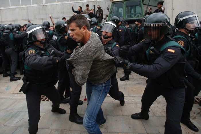 Αποτέλεσμα εικόνας για referendum catalonia police