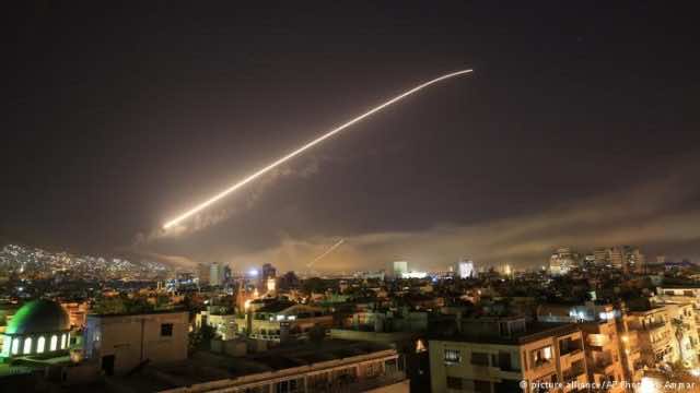Despite Talks, Heavy Bombardment Continues in Syria's Deraa Province