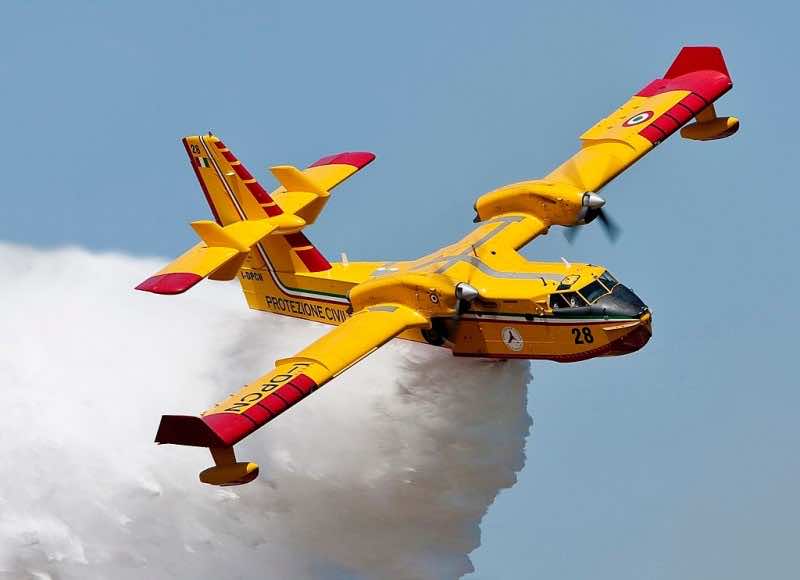 Be-200 - aircraft / boat / firefighter / rescuer 