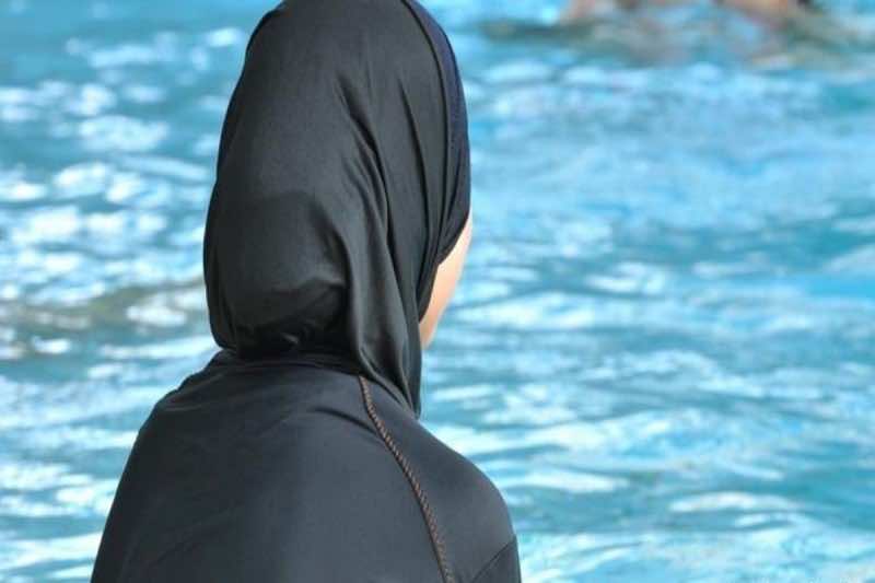 French Court Upholds Burkini Ban, Allows Women to Swim Topless in Grenoble
