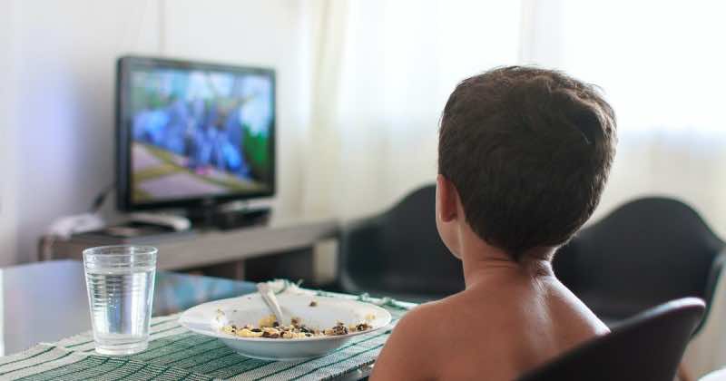 Study: Watching TV During Meals Disrupts Kids' Cognitive Development