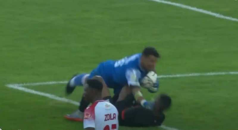 Moroccan Goalkeeper Reda Tagnaouti Loses Temper During FAR-WAC Game