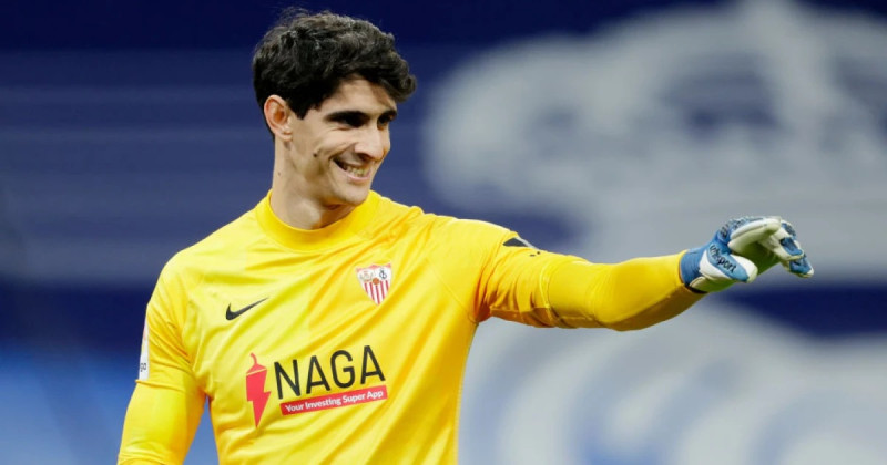 yassine-bounou-said-no-to-bayern-munich-pledged-loyalty-to-sevilla-800x420.jpeg