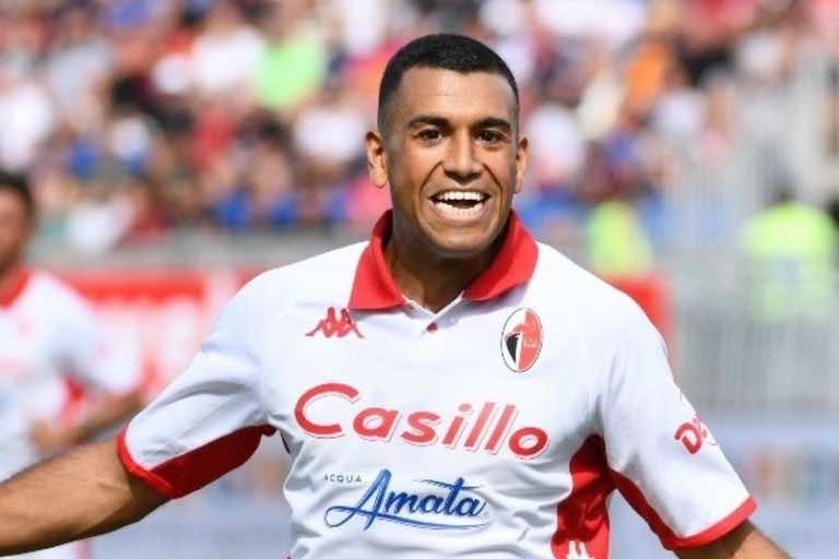 Walid Cheddira verabschiedet sich von Bari inmitten von ...