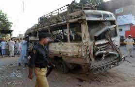 Bus bomb kills 17 in Pakistan