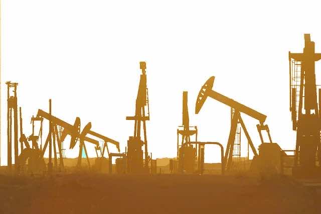 Algeria’s Oil and Gas Industry to Plummet, Crash Precarious Economy
