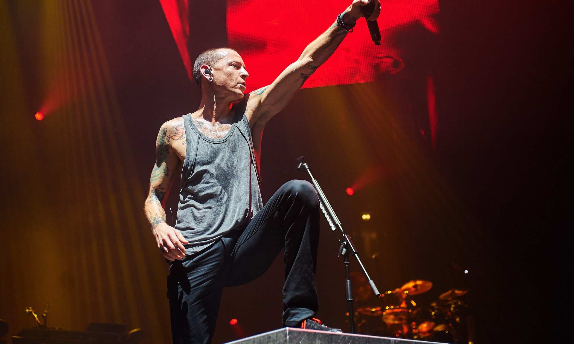 Linkin Park Frontman Chester Bennington Dies by Suicide