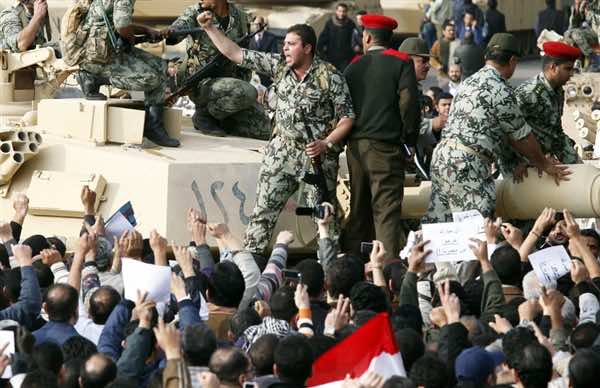 Egypt army cautions against people posing as officers