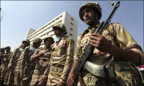 Egypt military defuse bomb on railroad: security officials