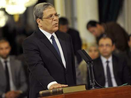 800 Tunisian Islamists fighting in Syria: minister