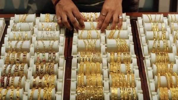 Gold does brisk business in Syria war — but at a risk