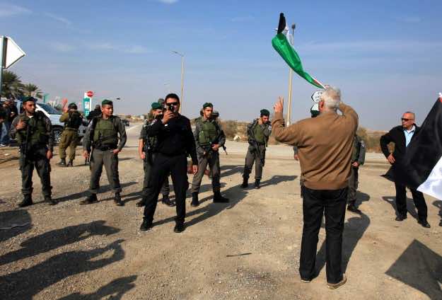 Israeli forces detain 13 Palestinians