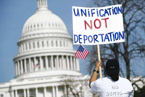 Landmark US immigration bill passes key hurdle