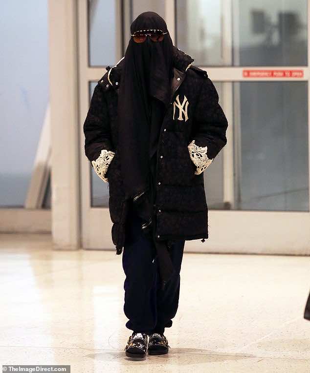 Madonna Uses Niqab as Disguise at JFK Airport