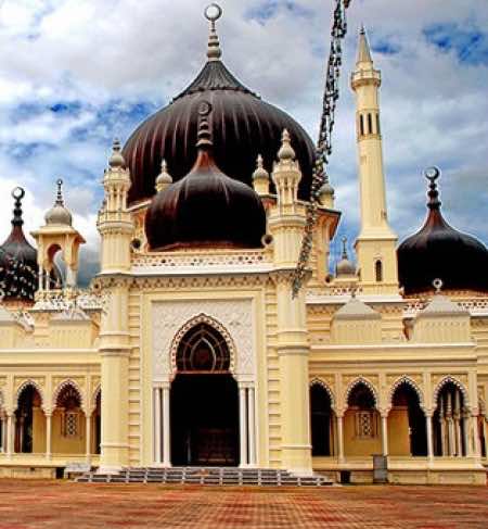 Malaysia: Muslims who Skip Friday Prayers Face Jail Sentence