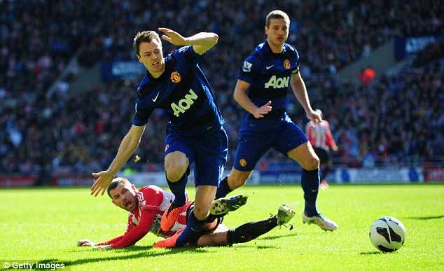 Man United edge Sunderland to move 18 points clear