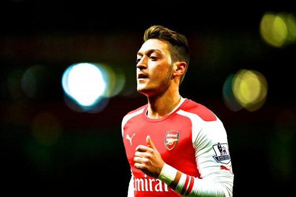 Armed Robbers Attack Arsenal Stars Mesut Ozil and Sead Kolasinac