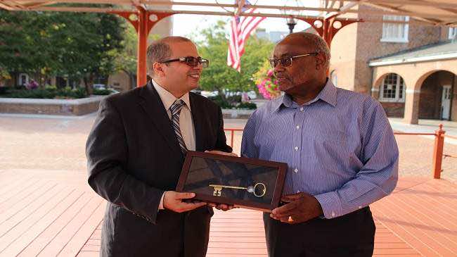 Moroccan American Business Owner Honored with Key to the City of Alexandria