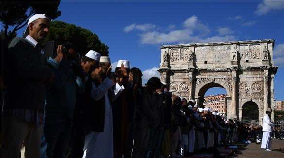 Mosques Closures Draw Prayer Protest Near Rome’s Colosseum