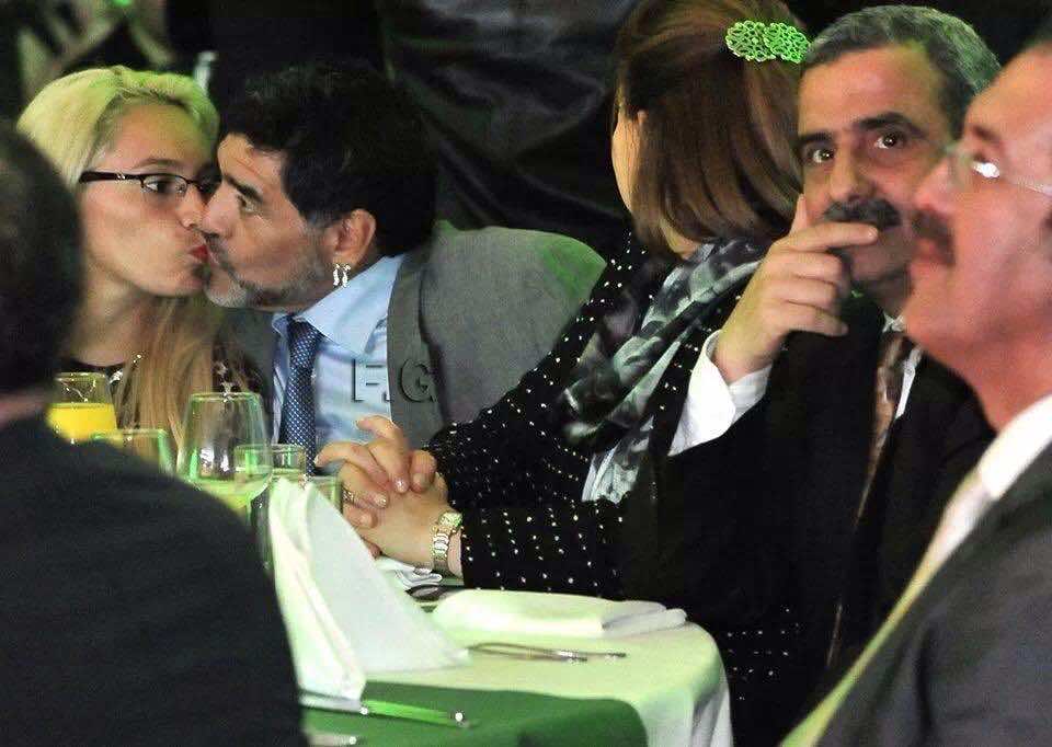 Picture of the day: Maradona kisses his girlfriend in public in Algeria