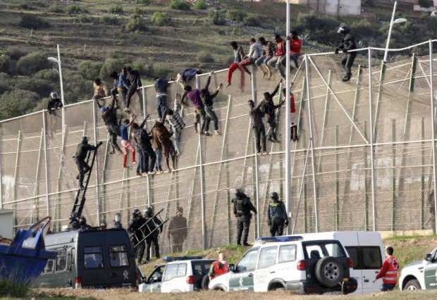 Police in Melilla Arrest 2 Moroccan Women for Abandoning Children