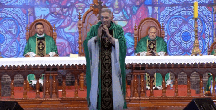 Video: Woman in Brazil Violently Pushes Priest Off Stage