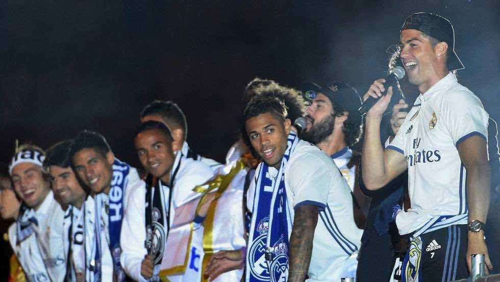 Real Madrid Players Insult Piqué During Liga Title Celebrations