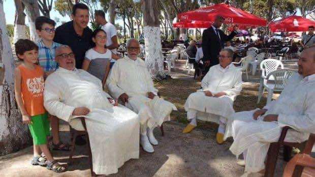Selfies with Benkirane Show Former Head of Govt. Is Still Popular