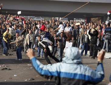 Hundreds injured in Tahrir Square clashes