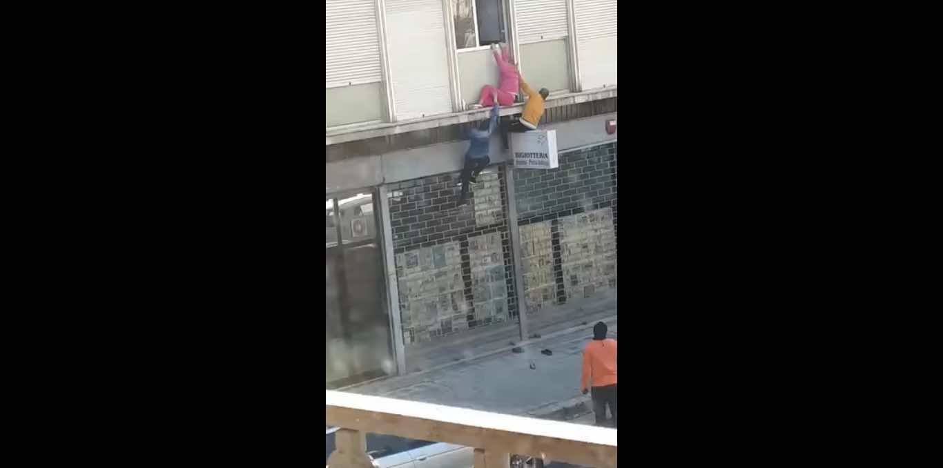 Video: Two Moroccans Scale Building to Rescue Italian Woman From Fall