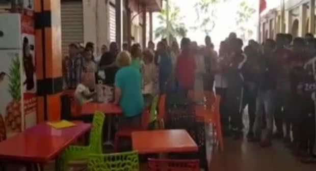 Shopkeepers in Agadir Market Force Tourists to Leave Coffee Shop
