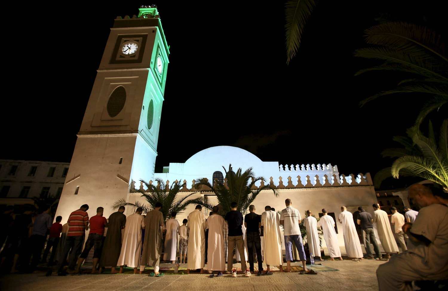 Algeria: ‘Collective Street Prayers’ Organized to Boycott Festivals