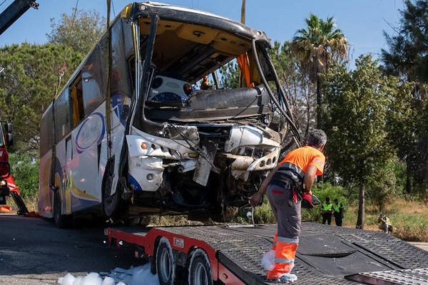 Bus Crash in Spain Kills Moroccan Seasonal Worker, Injures Several