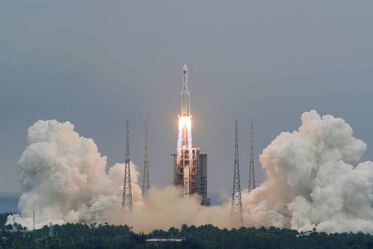 Chinese Rocket Debris Temporarily Suspends Flights in Spain, France