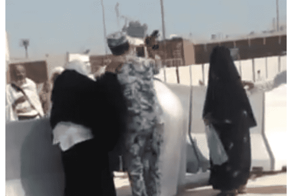 Saudi Security Guard Slaps a Hajji in Mecca