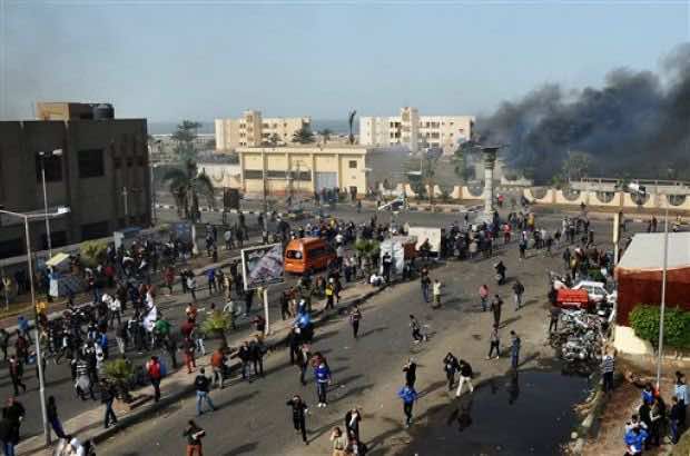 Death toll in Egypt clashes rise to 52: medics