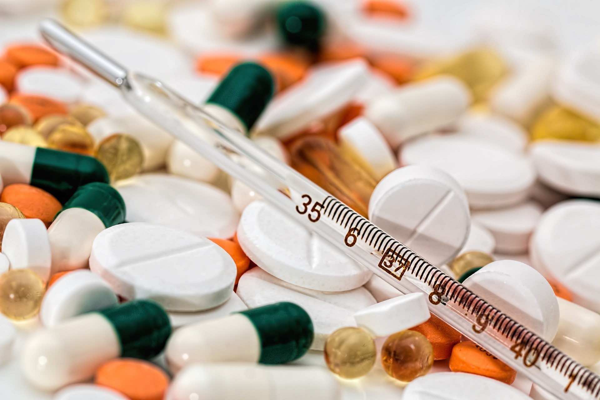 Health Ministry Accused of Awarding COVID Funds to Unlicensed Companies