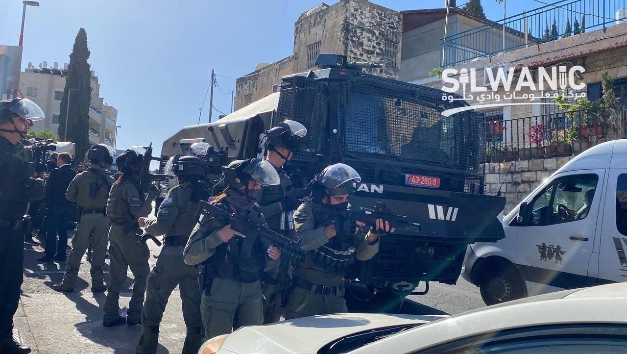 Israeli Occupation Forces Attack Worshipers at Al-Aqsa Mosque, Blocking Access for Friday Prayers