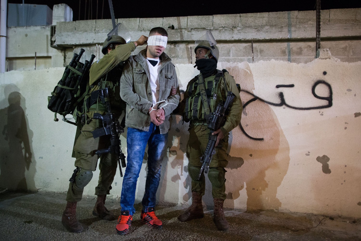 Israeli Occupation Forces Detain 32 Palestinians on New Year’s Eve