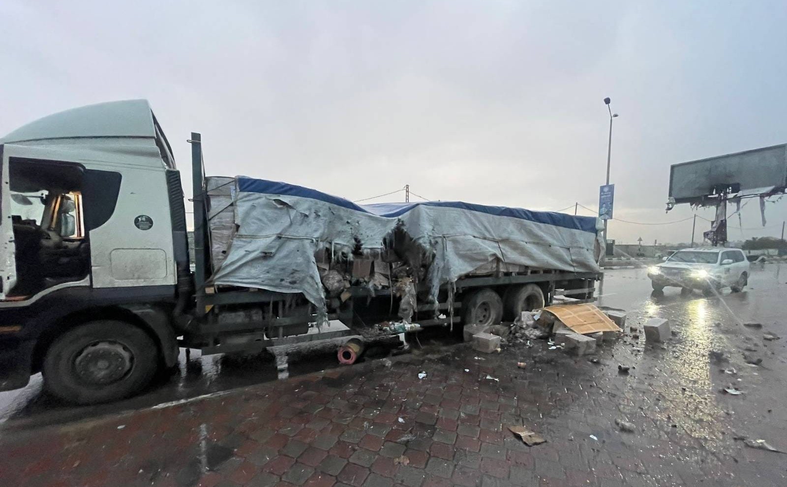 Israeli Occupation Forces Strike UNRWA Food Convoy Heading to Northern Gaza