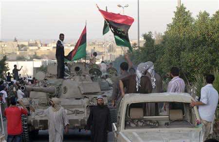 Gaddafi troops in counter-attack south of Tripoli