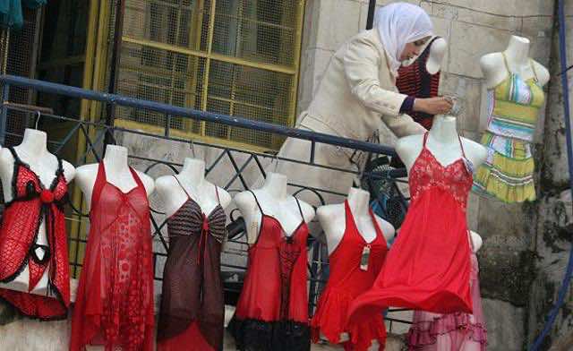 Saudi Arabia bans gender-based salary discrimination, as ‘Saudization’ advances