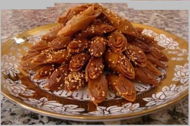 Moroccan Ramadan Cuisine: a recipe for Lsan Teer cookies