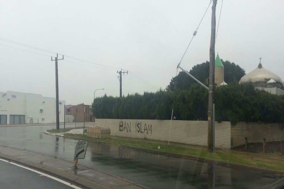 Australia: Muslim School and Two Mosques Vandalized