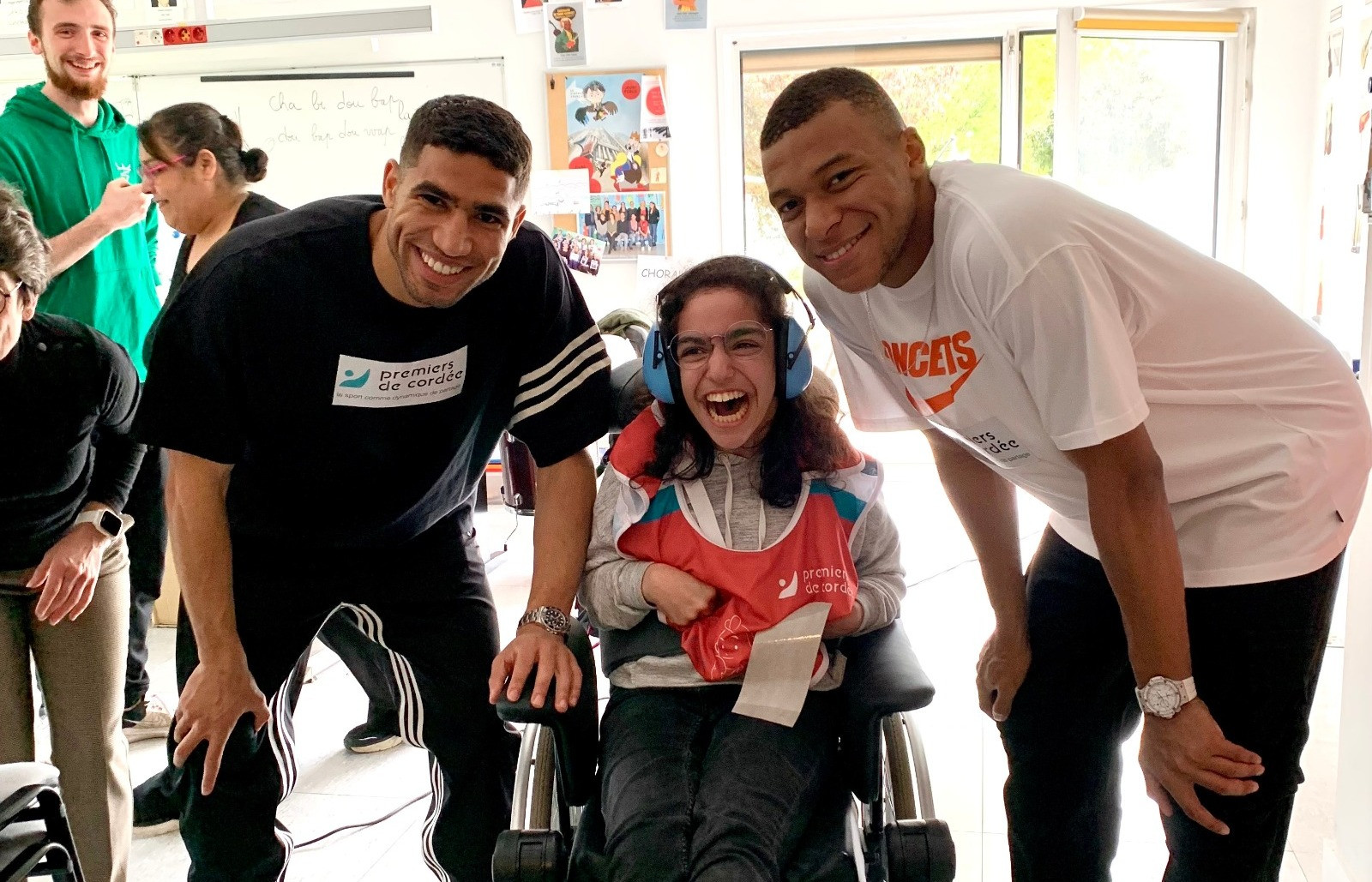 PSG Duo Hakimi, Mbappe Bring Smiles to Children’s Faces in Hospital Visit