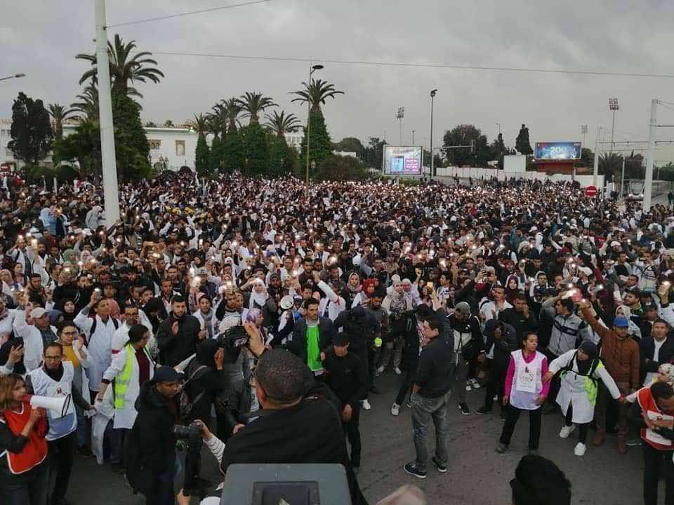Contractual Teachers Camp Out in Front of Rabat’s Parliament