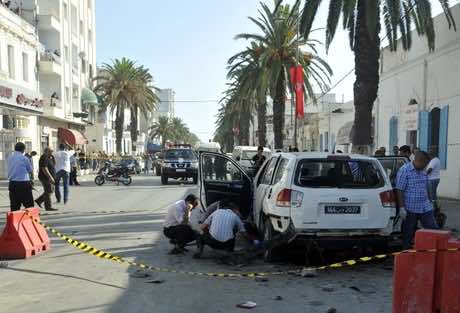Roadside bomb targets police patrol south of Tunis