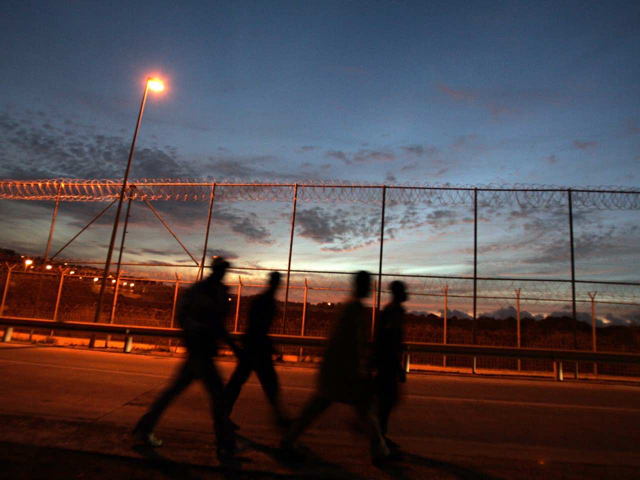 Spain, Morocco, avert mass attempt to cross border