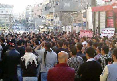 Helicopter gunships fire at Syria protest-witnesses