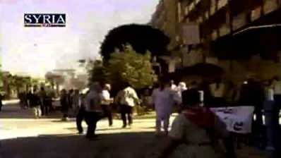 Syrian mutiny, loss of town shows cracks in regime